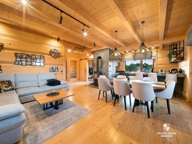 Feel the mountain magic! Exclusive log villa in Gorce: sauna, scenic terrace, Smart Home - House - Sale - Limanowski, Kamienica