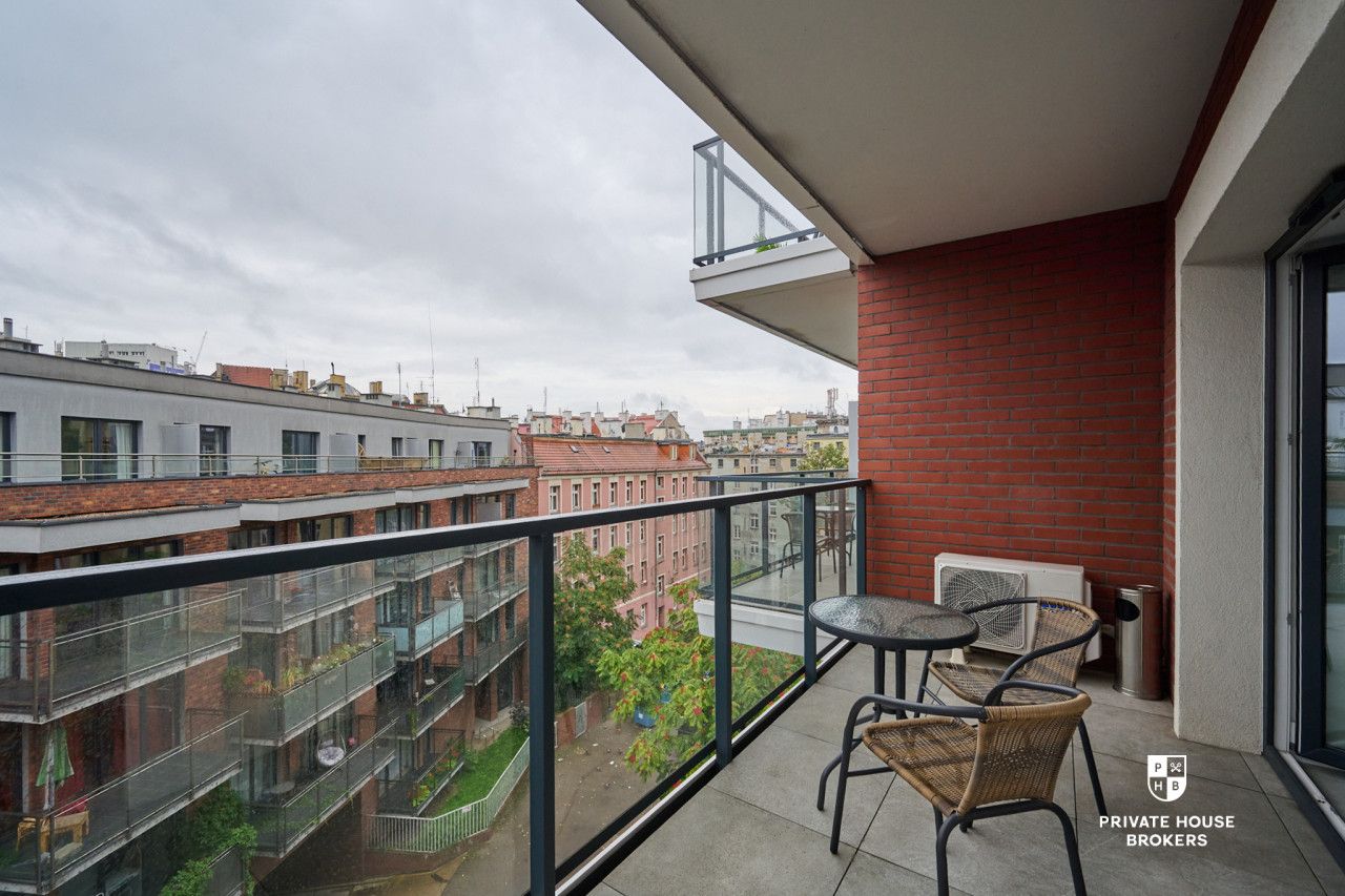 Studio apartment with a balcony and internet, close to the city center. - Apartment - Rent - Wrocław, Śródmieście