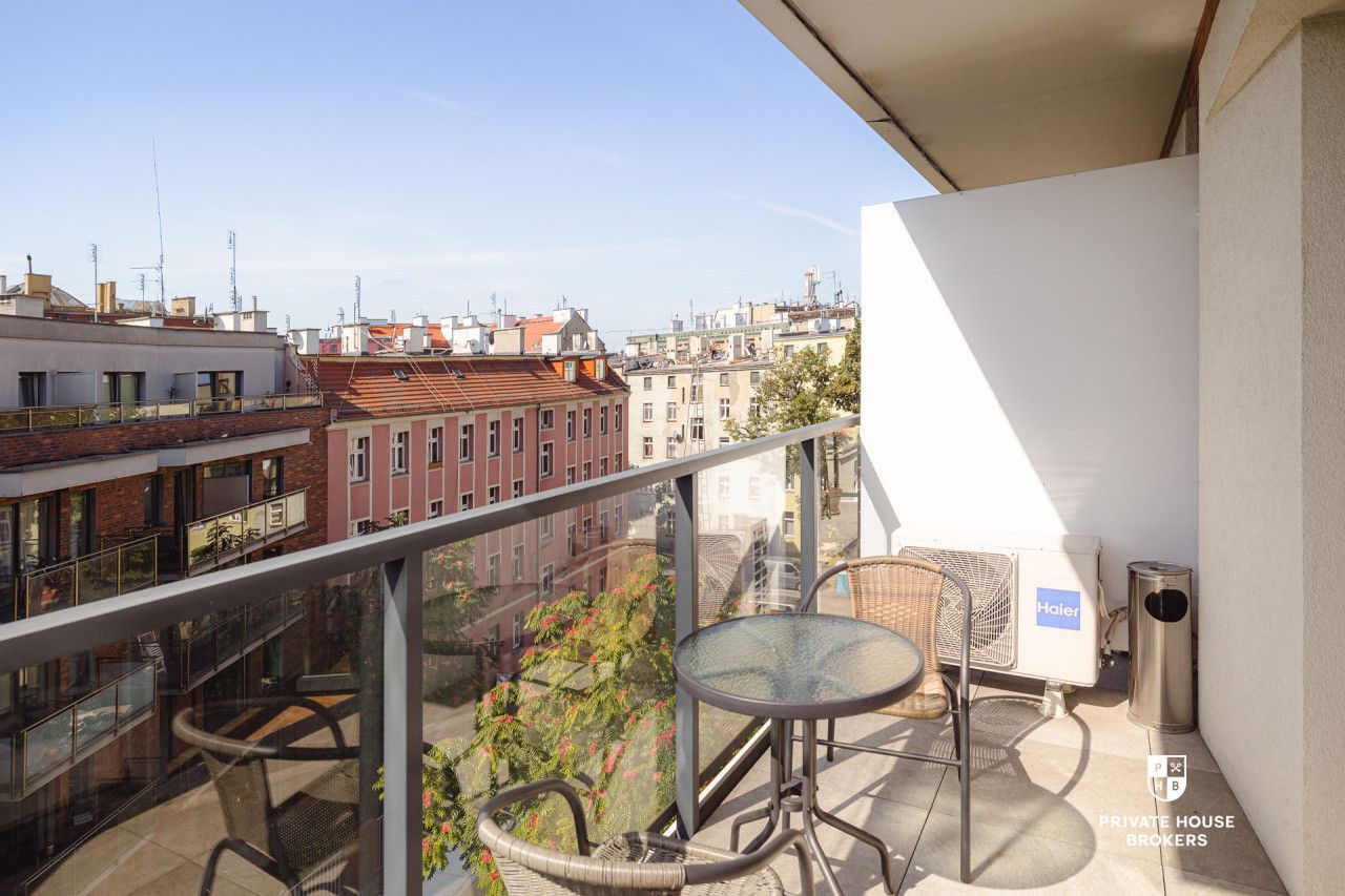 Studio apartment with a balcony and internet, close to the city center. - Apartment - Rent - Wrocław, Śródmieście