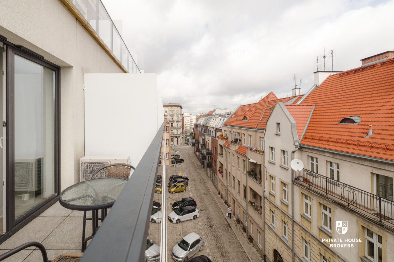 Studio apartment with a balcony and internet, close to the city center. - Apartment - Rent - Wrocław, Śródmieście