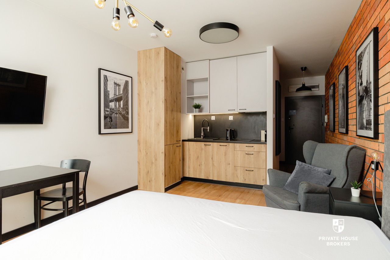 Studio apartment with a balcony and internet, close to the city center. - Apartment - Rent - Wrocław, Śródmieście