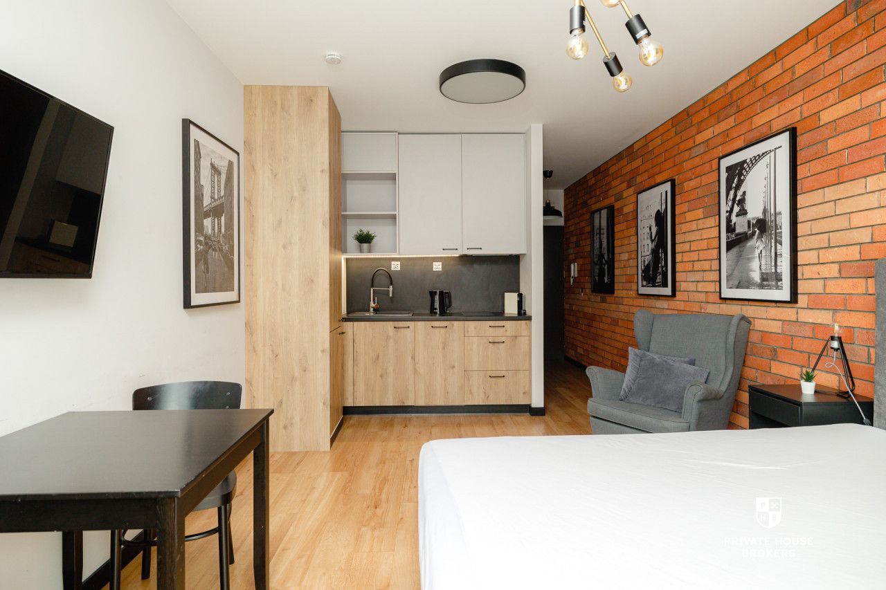 Studio apartment with a balcony and internet, close to the city center. - Apartment - Rent - Wrocław, Śródmieście