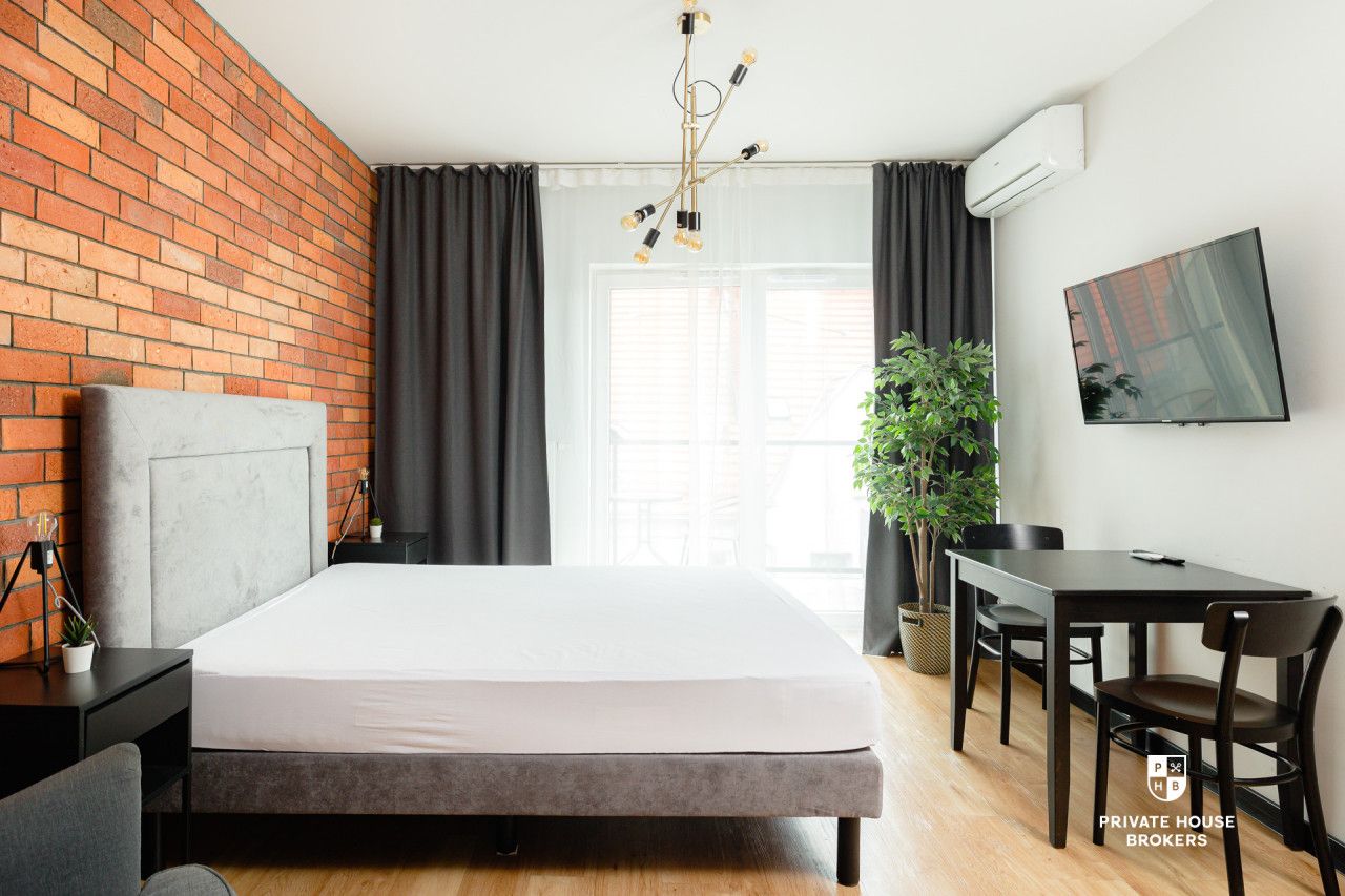 Studio apartment with a balcony and internet, close to the city center. - Apartment - Rent - Wrocław, Śródmieście
