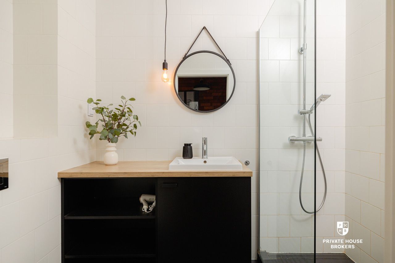 Studio apartment with a balcony and internet, close to the city center. - Apartment - Rent - Wrocław, Śródmieście