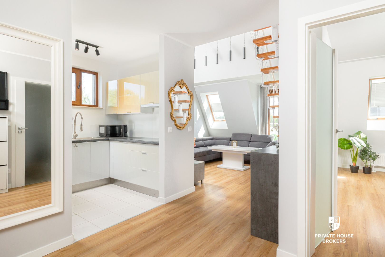 Sunny, attractive, well-laid-out – 4 rooms with a balcony - Apartment - Sale - Wrocław, Krzyki / Ołtaszyn