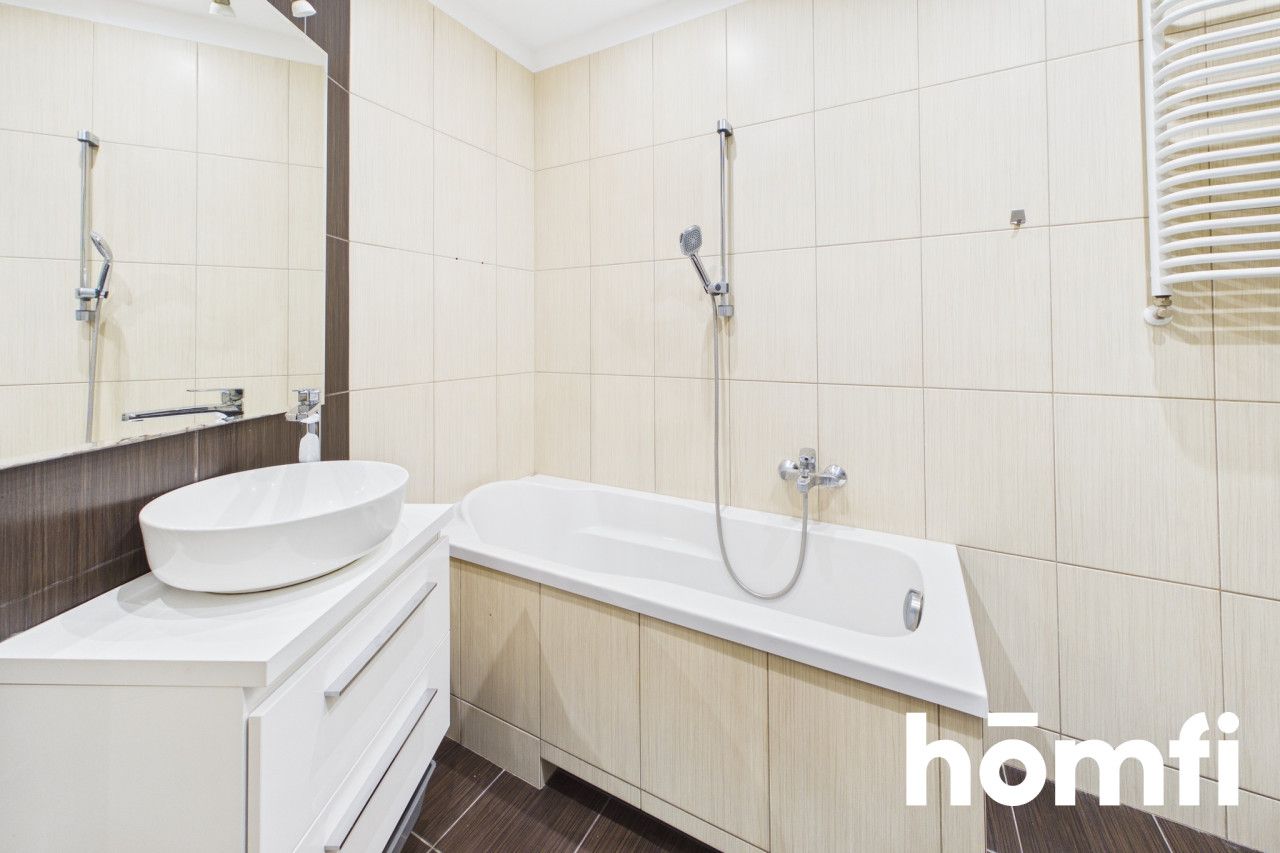 Spacious 3-room apartment - Apartment - Sale - Kielce, Herby