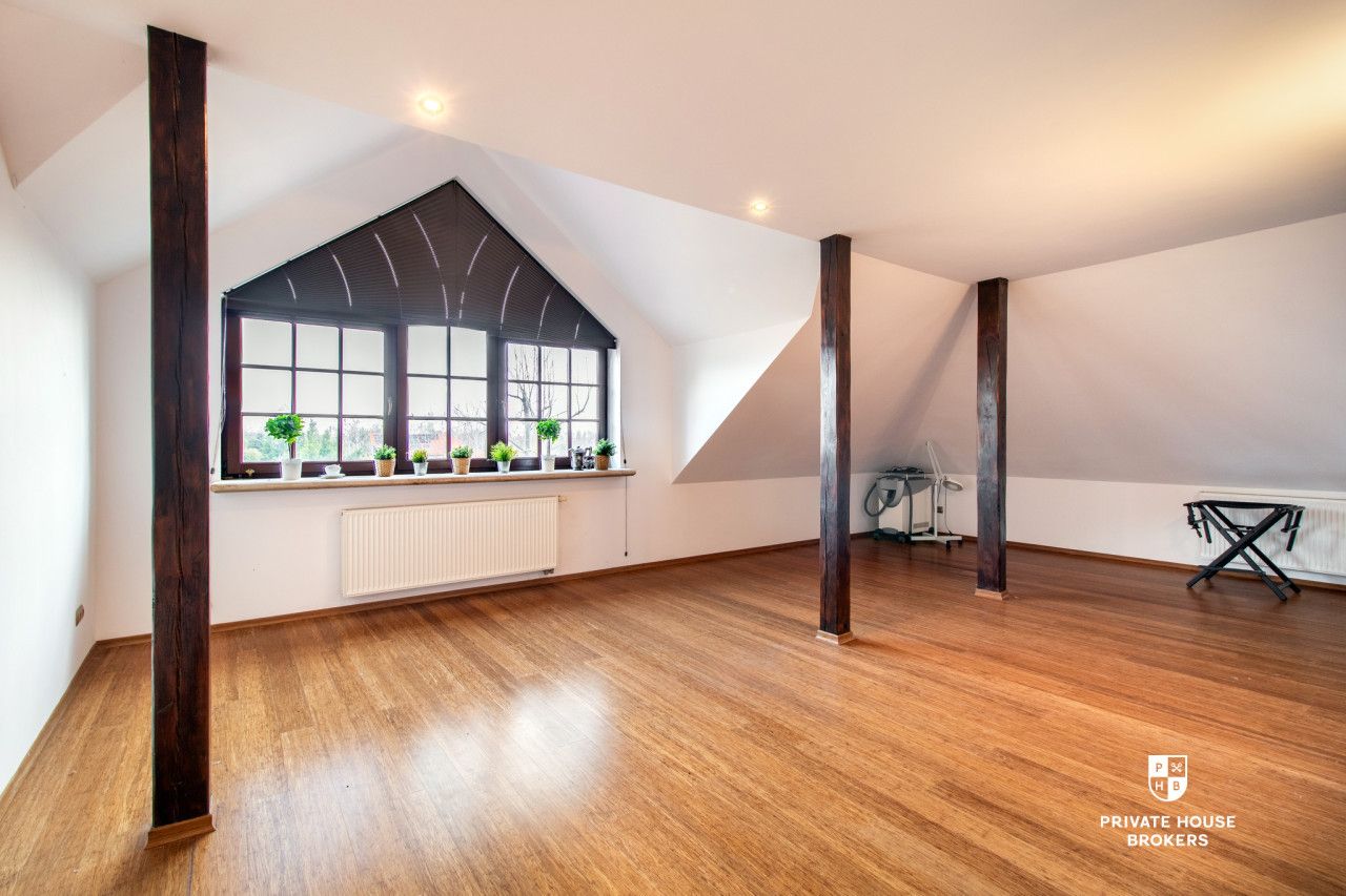 Rezydencja 456 m² z ogrodem i oczkiem wodnym, 5600 m² działki | Szczodrkowice k. Skały, 25 min od Krakowa - Dom - Sprzedaż - Krakowski, Skała / Szczodrkowice