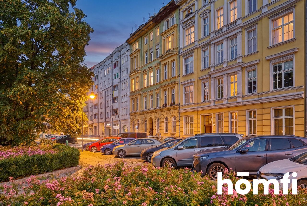 An apartment overlooking the Włodkowica Street promenade - Apartment - Sale - Wrocław, Stare Miasto