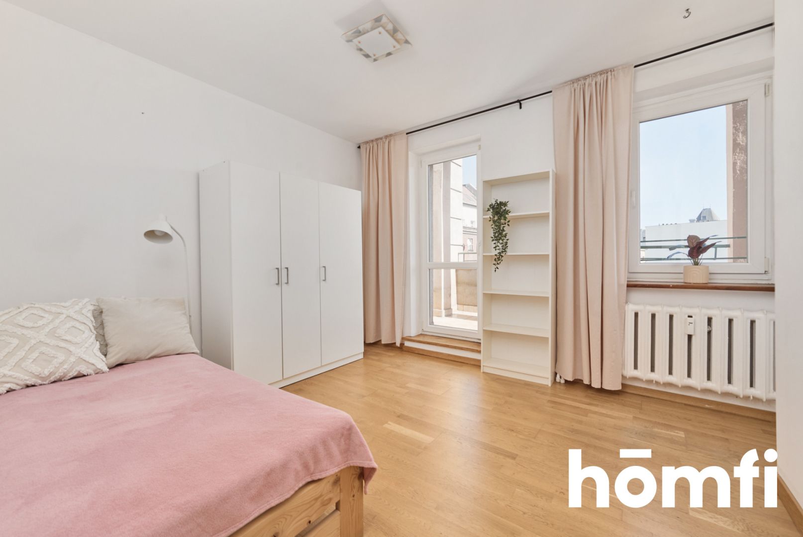 An apartment overlooking the Włodkowica Street promenade - Apartment - Sale - Wrocław, Stare Miasto
