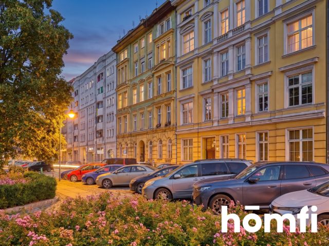 An apartment overlooking the Włodkowica Street promenade - Apartment - Sale - Wrocław, Stare Miasto