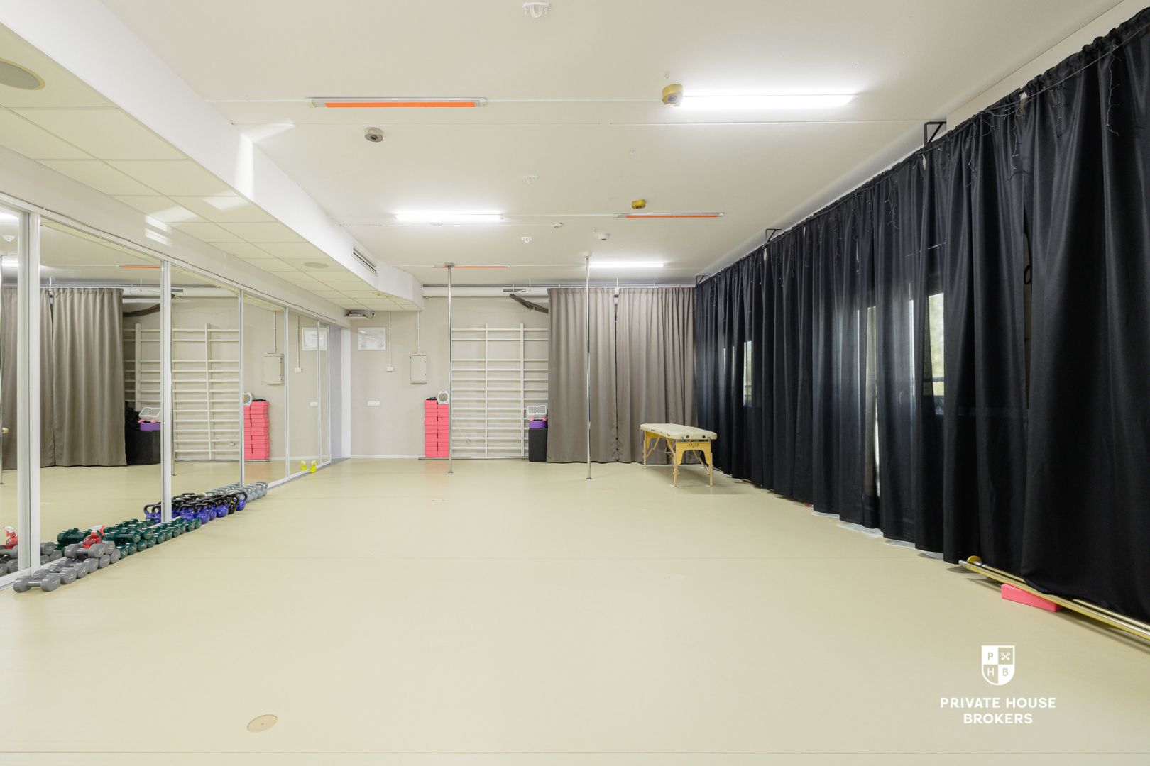 3-room apartment with a functional layout and a massive garden - Commercial premises - Sale - Wrocław, Krzyki / Partynice