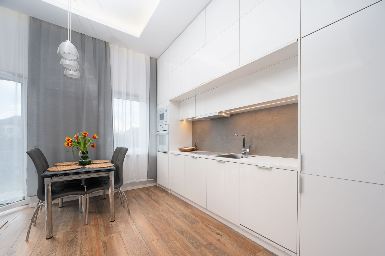 Studio apartment with a GARDEN, air conditioning, and high ceilings | Czerwone Maki | UJ - Квартира - Оренда - Kraków