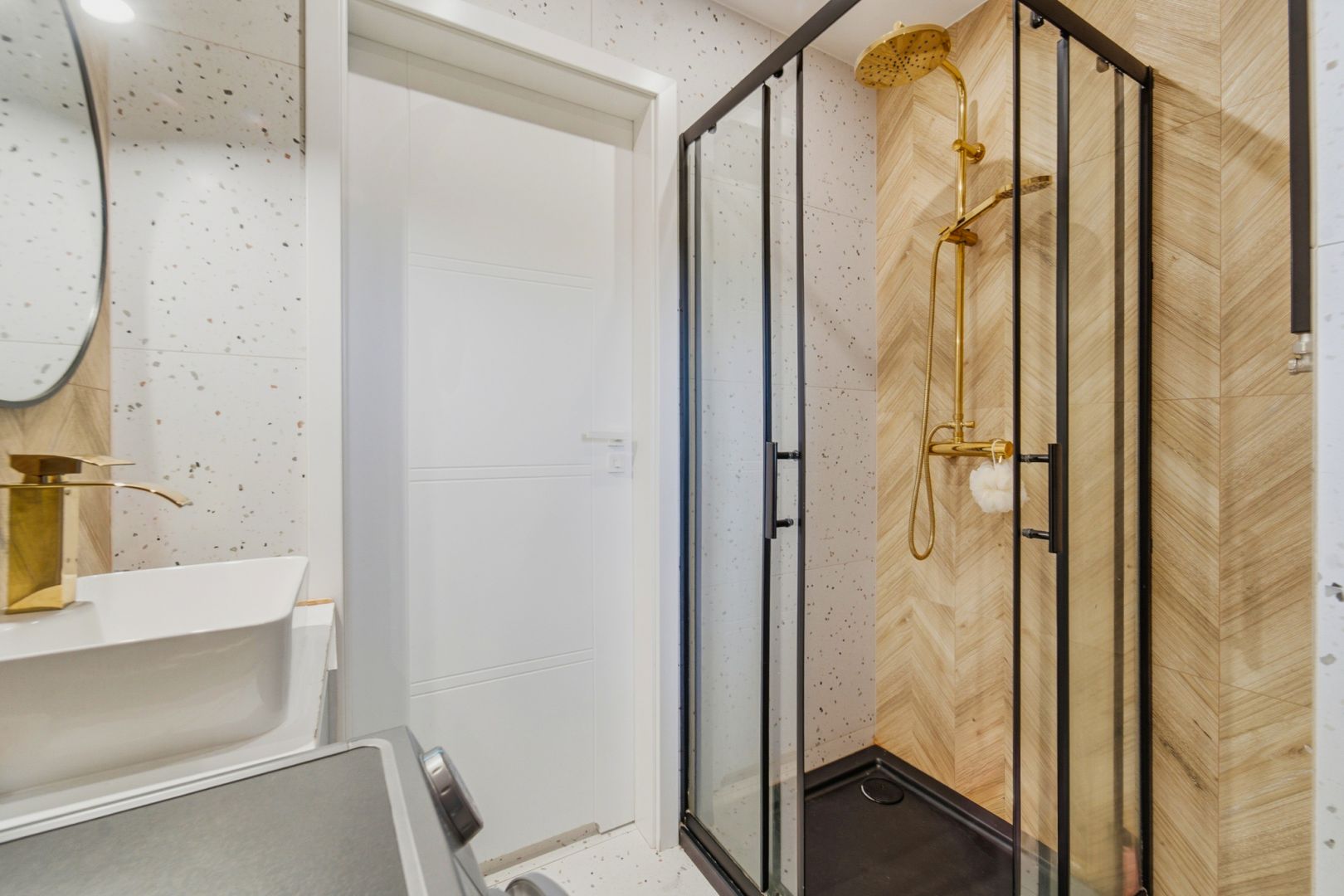 Spacious and modern apartment with a balcony, recently renovated - Apartment - Sale - Tychy