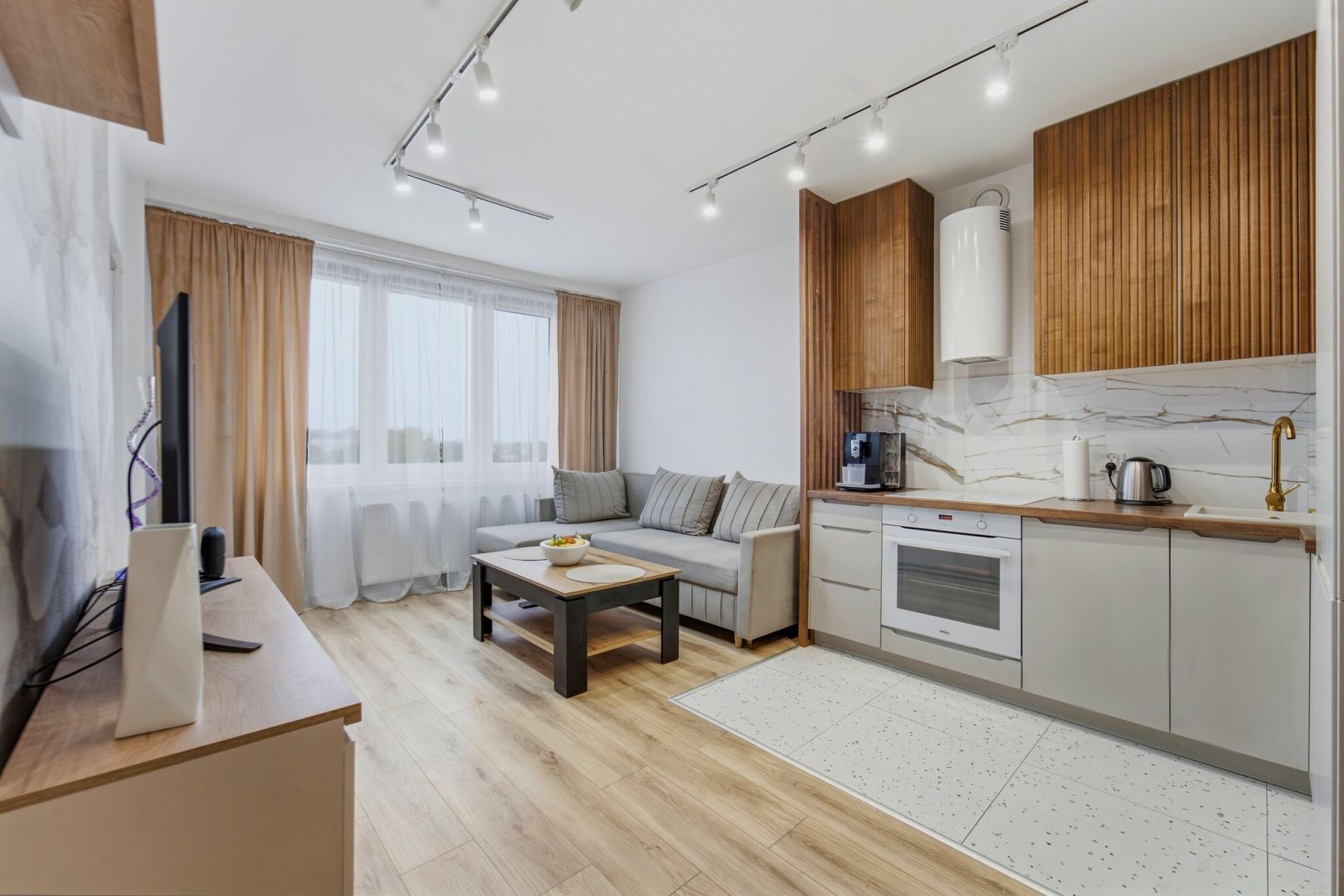 Spacious and modern apartment with a balcony, recently renovated - Apartment - Sale - Tychy
