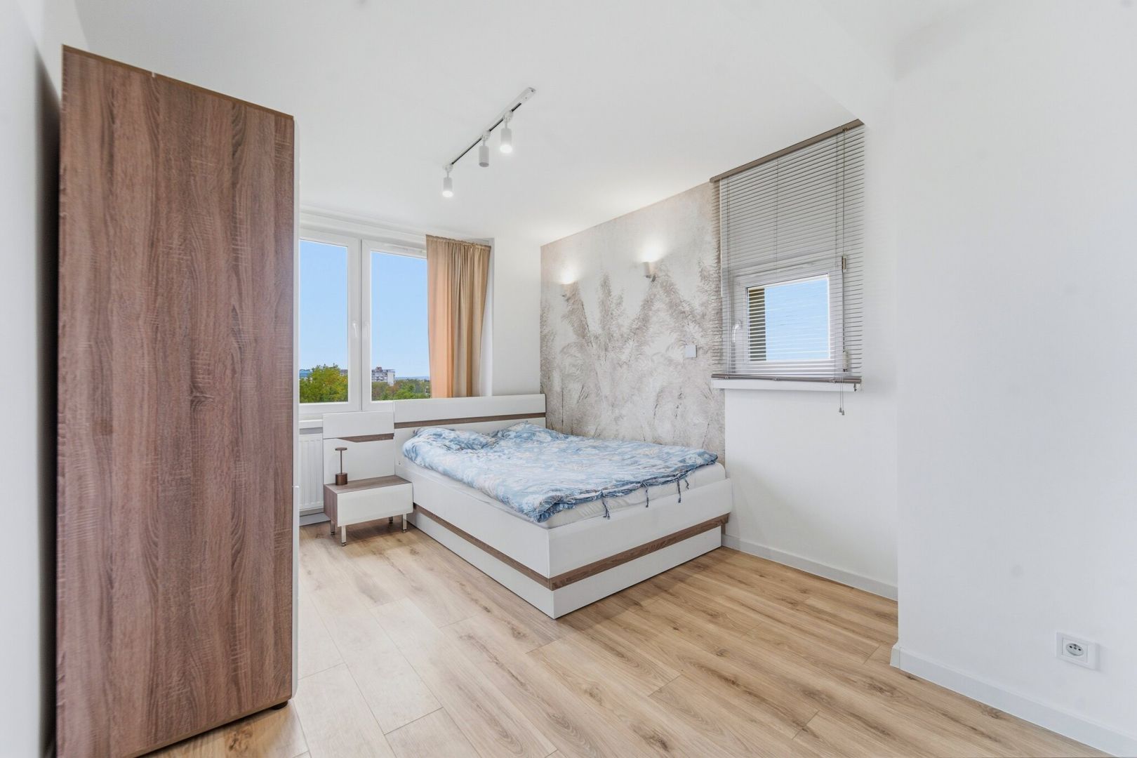 Spacious and modern apartment with a balcony, recently renovated - Apartment - Sale - Tychy