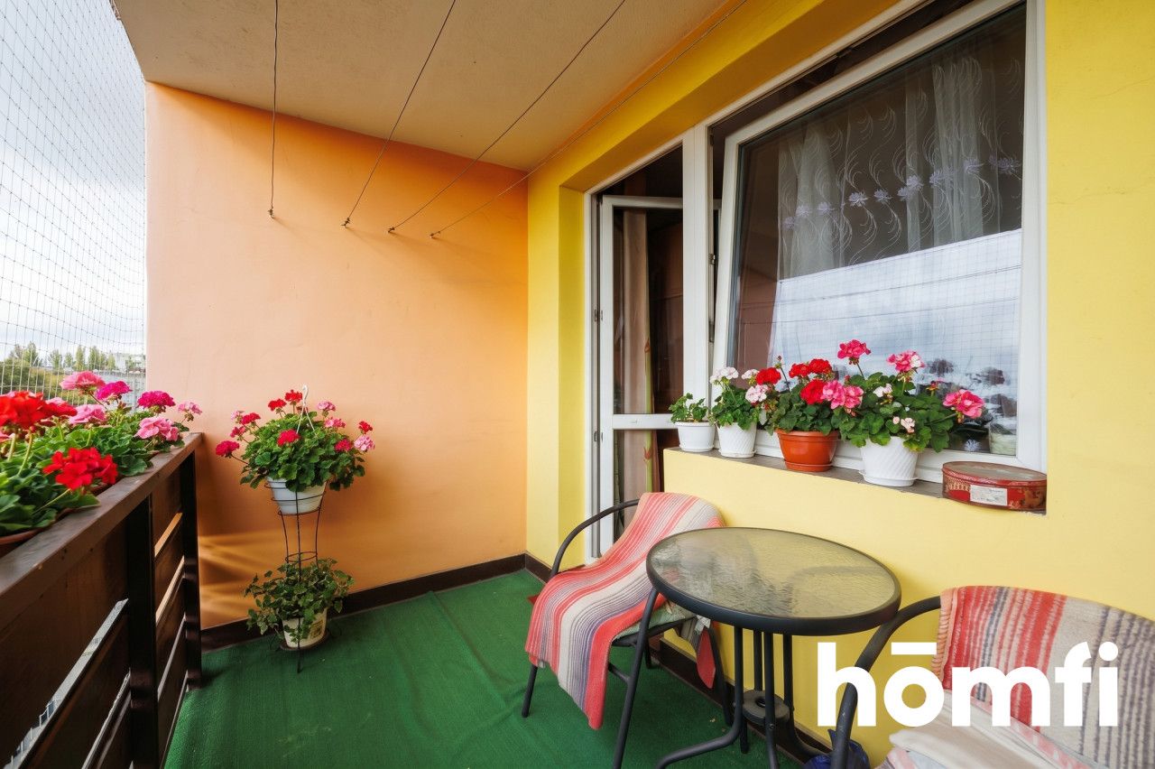 Sunny 2-Room Apartment with a Separate Kitchen, Loggia, Views and Elevator - Apartment - Sale - Kraków, Nowa Huta