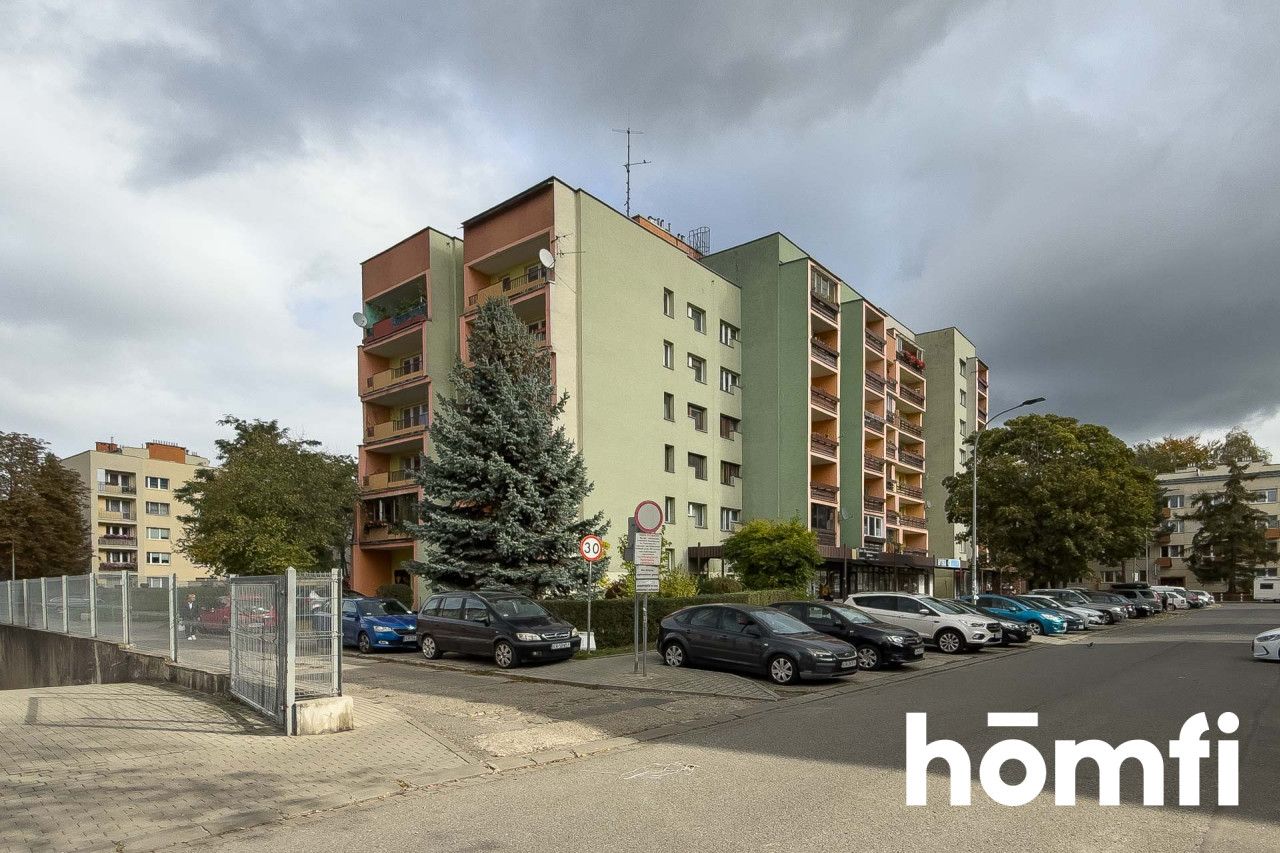Sunny 2-Room Apartment with a Separate Kitchen, Loggia, Views and Elevator - Apartment - Sale - Kraków, Nowa Huta