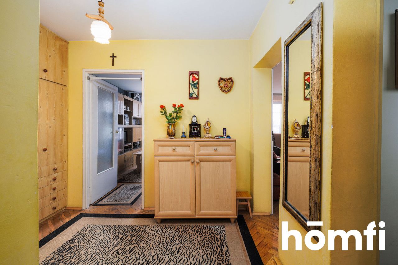 Sunny 2-Room Apartment with a Separate Kitchen, Loggia, Views and Elevator - Apartment - Sale - Kraków, Nowa Huta