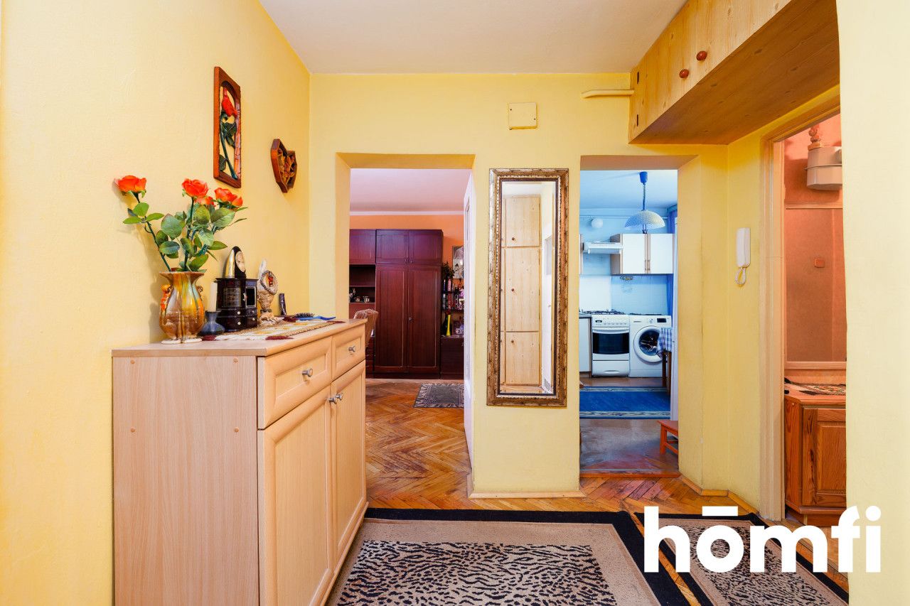 Sunny 2-Room Apartment with a Separate Kitchen, Loggia, Views and Elevator - Apartment - Sale - Kraków, Nowa Huta