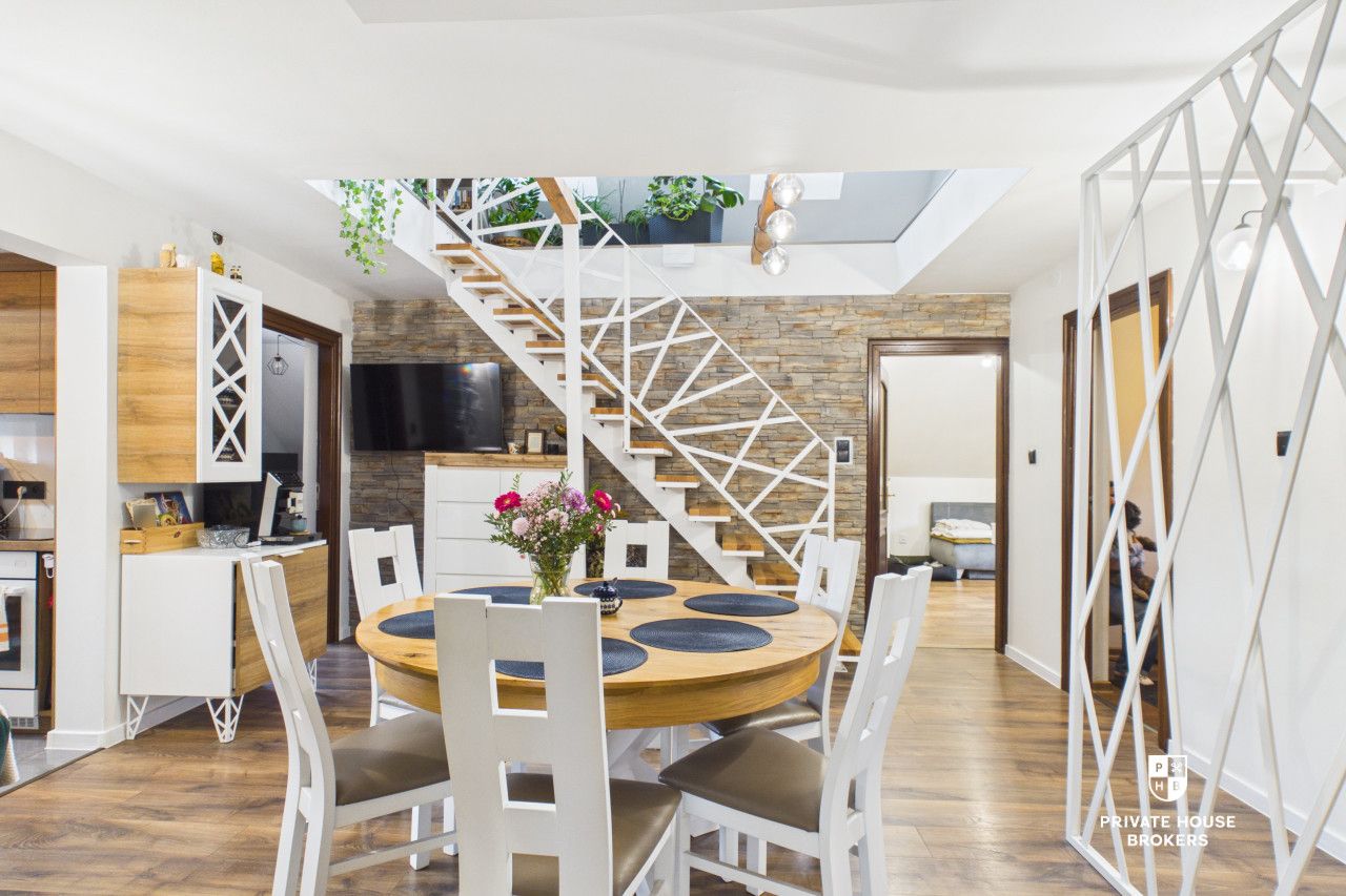 House with two independent apartments and a garage on a 1,436 m² plot | Akacjowa Street - House - Sale - Wielicki, Niepołomice