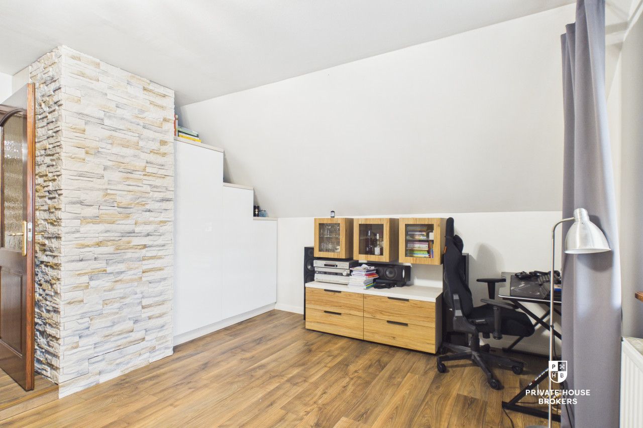House with two independent apartments and a garage on a 1,436 m² plot | Akacjowa Street - House - Sale - Wielicki, Niepołomice