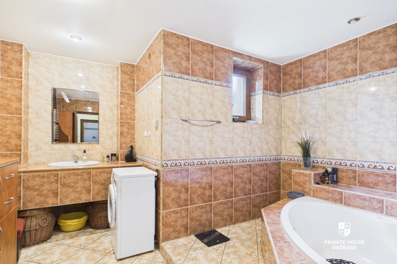 House with two independent apartments and a garage on a 1,436 m² plot | Akacjowa Street - House - Sale - Wielicki, Niepołomice