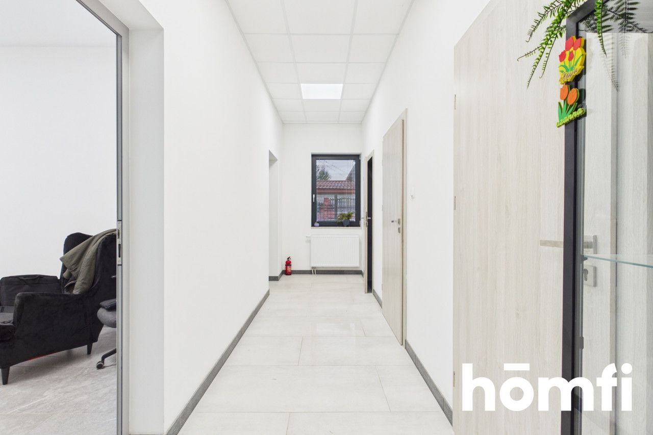 Commercial building in Radom with big parking space for rent - Комерційне приміщення - Оренда - Radom, Kończyce
