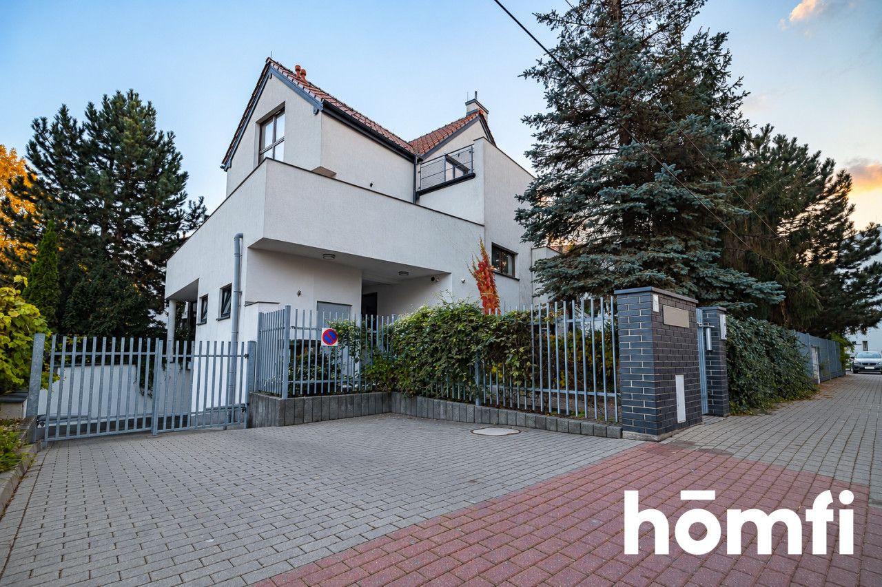 Townhouse with an Oak Deck | Stare Włochy - Apartment - Sale - Warszawa, Włochy