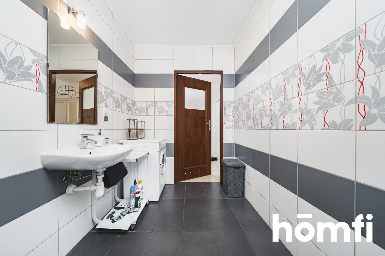 Studio apartment with a separate kitchen and a large balcony – potential for 2 rooms - Квартира - Продаж - Kraków, Podgórze / Wola Duchacka