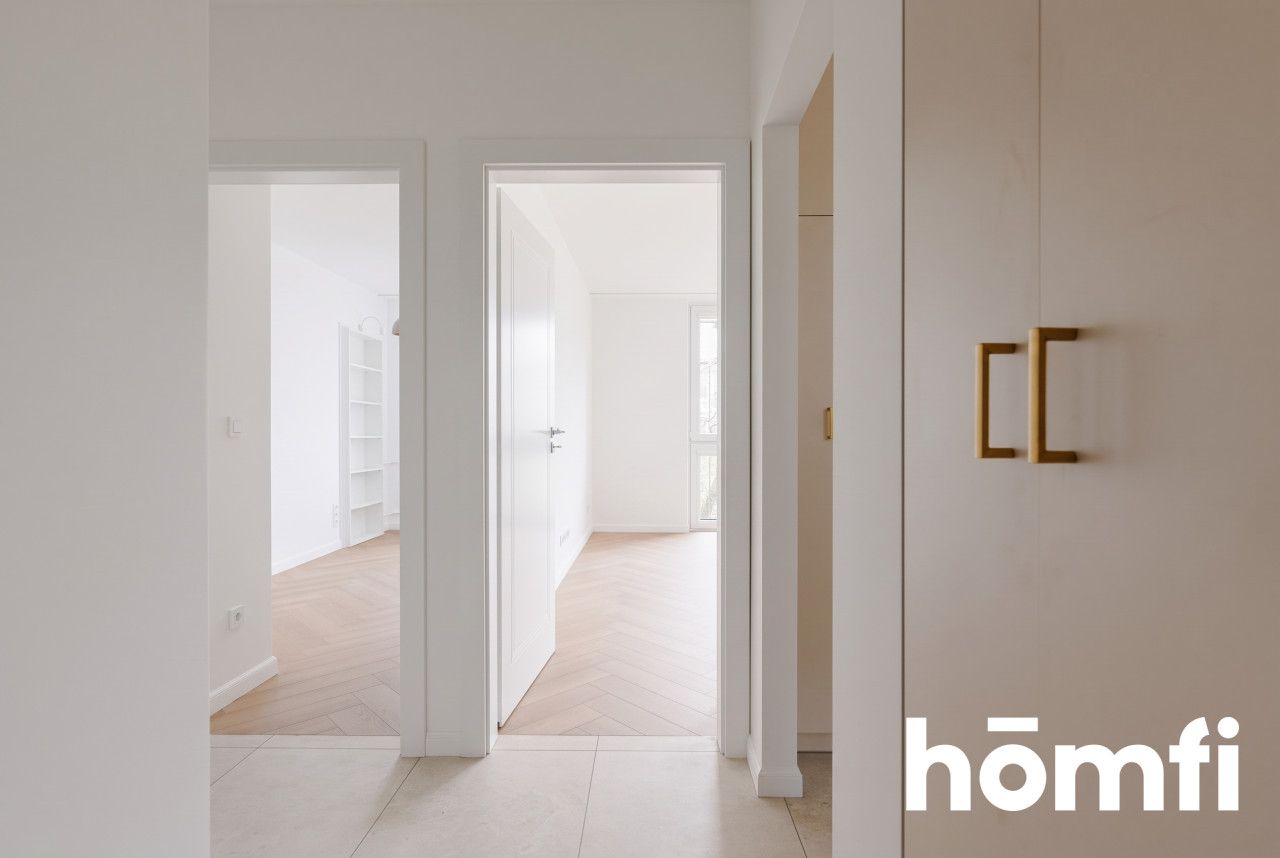 Freshly Renovated 2 Rooms 37m2 at Plac Bankowy for your own arrangement - Apartment - Rent - Warszawa, Śródmieście