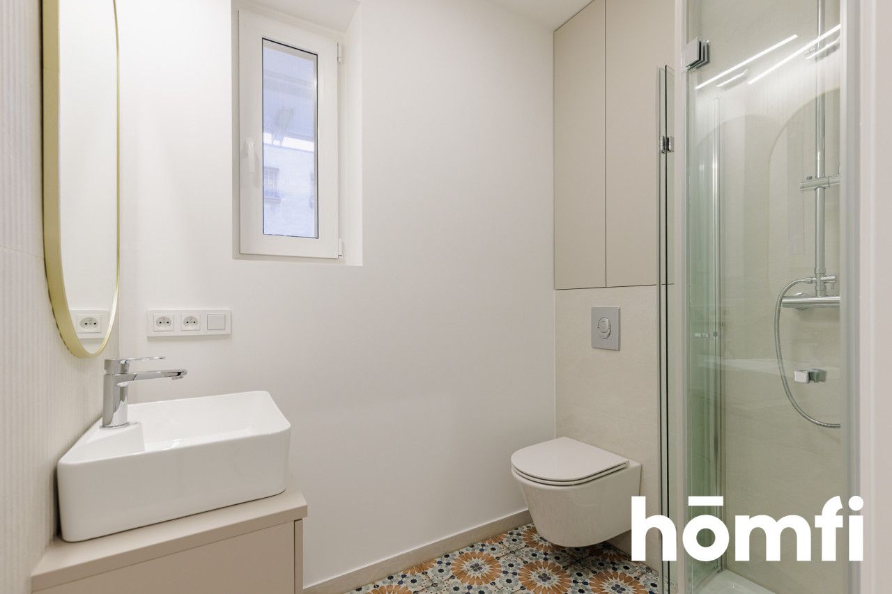 Freshly Renovated 2 Rooms 37m2 at Plac Bankowy for your own arrangement - Apartment - Rent - Warszawa, Śródmieście