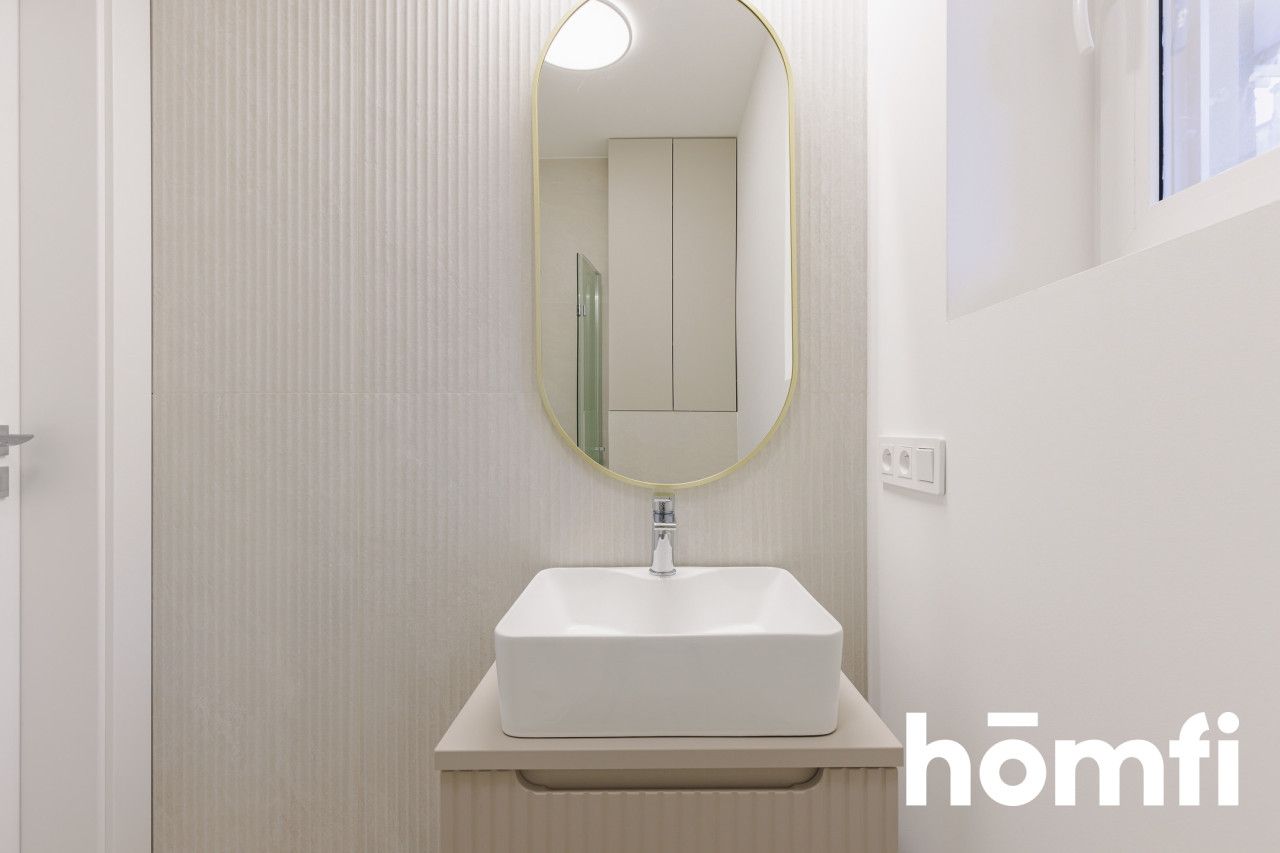Freshly Renovated 2 Rooms 37m2 at Plac Bankowy for your own arrangement - Apartment - Rent - Warszawa, Śródmieście