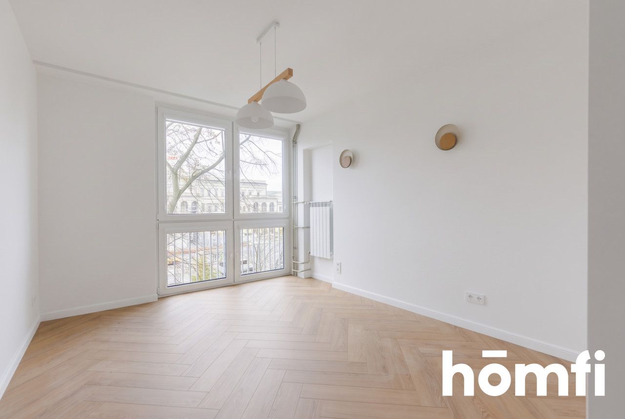 Freshly Renovated 2 Rooms 37m2 at Plac Bankowy for your own arrangement - Apartment - Rent - Warszawa, Śródmieście