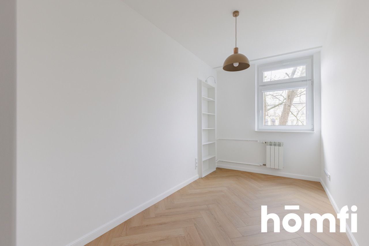 Freshly Renovated 2 Rooms 37m2 at Plac Bankowy for your own arrangement - Apartment - Rent - Warszawa, Śródmieście