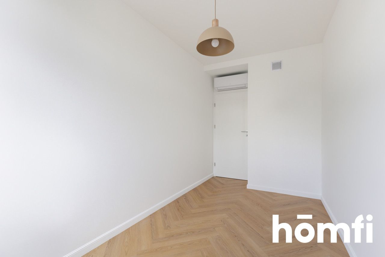 Freshly Renovated 2 Rooms 37m2 at Plac Bankowy for your own arrangement - Apartment - Rent - Warszawa, Śródmieście