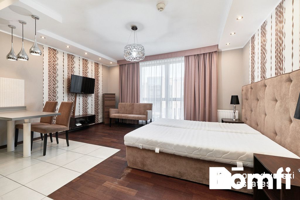 Kawalerka z widokiem na Plac Dominikański - Mieszkanie - Wynajem - Wrocław, Stare Miasto