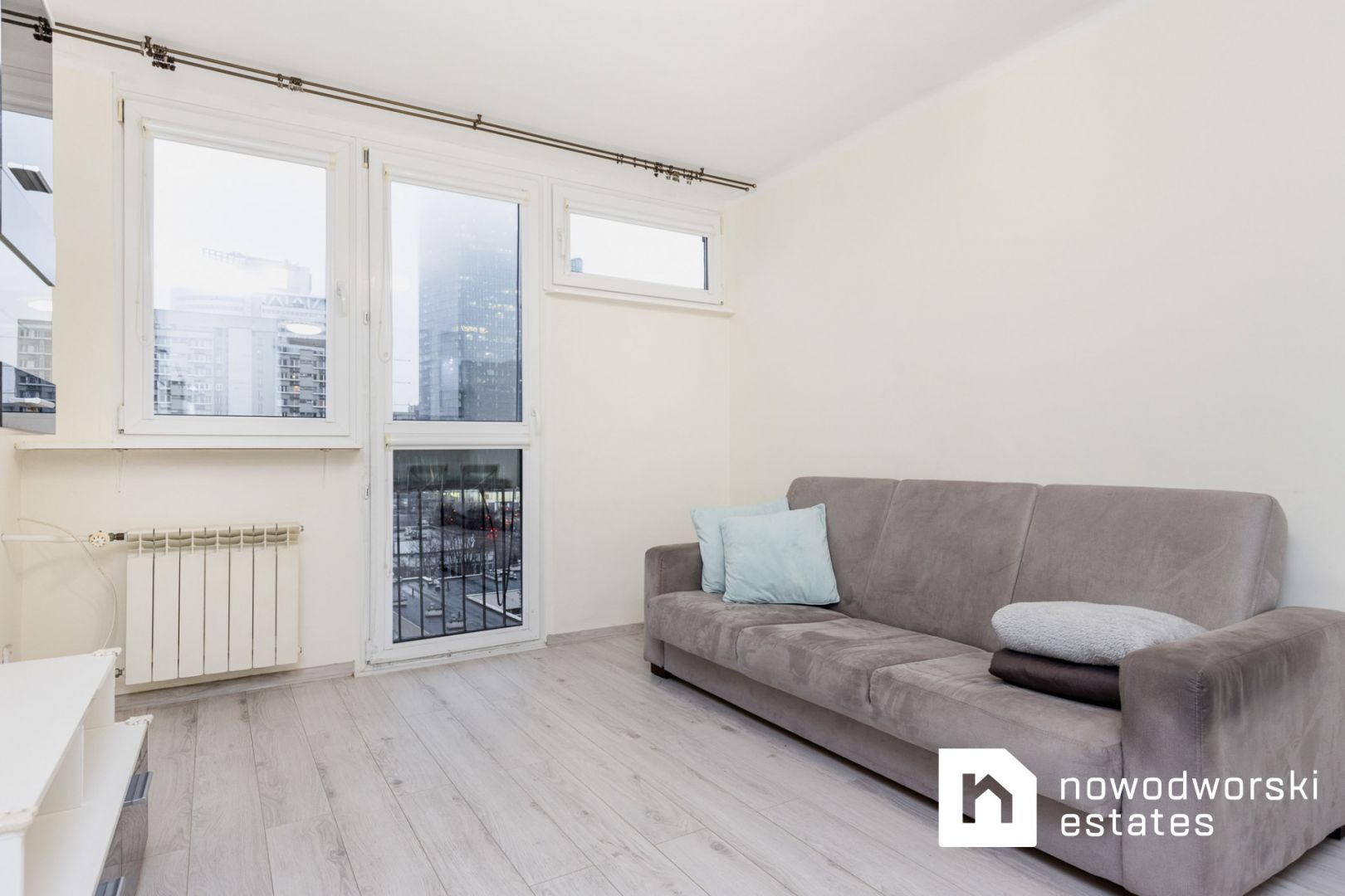 Wynajem, z widokiem na szklane biurowce, 49m2, Wola - Mieszkanie - Wynajem - Warszawa, Wola