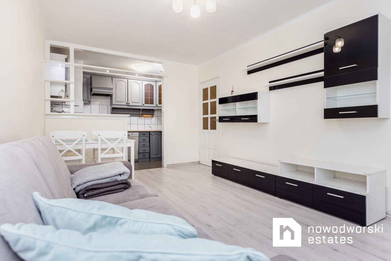 Wynajem, z widokiem na szklane biurowce, 49m2, Wola - Mieszkanie - Wynajem - Warszawa, Wola