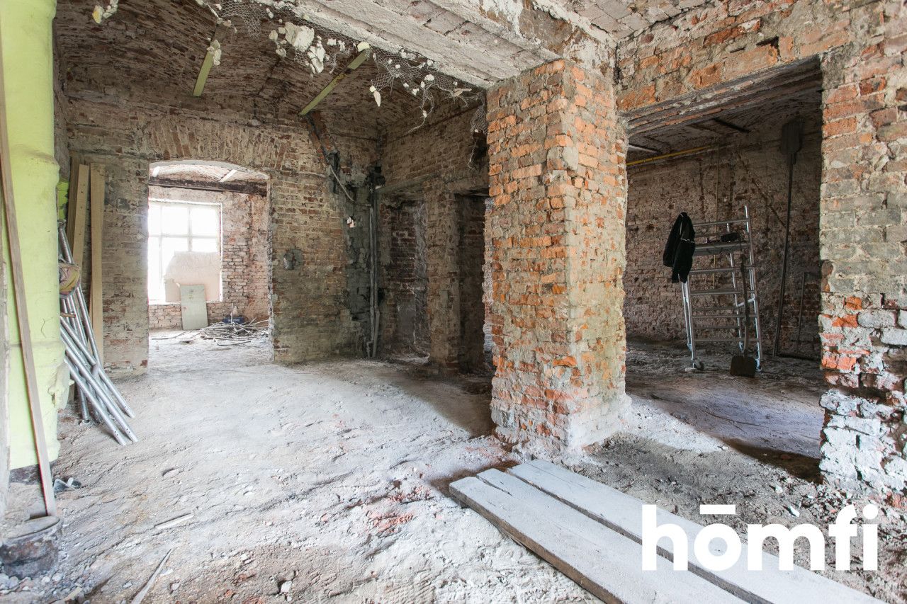 A commercial space in the center of Chrzanów with a showcase - Commercial premises - Sale - Chrzanowski, Chrzanów