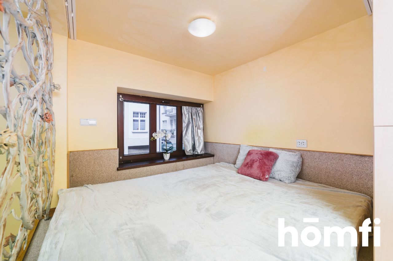 PRZESTRONNA KAWALERKA 42 m2 BLISKO CENTRUM, Z ANTRESOLĄ, OSOBNĄ KUCHNIĄ I KOMÓRKĄ LOKATORSKĄ, PRZY UL. URZĘDNICZEJ - Mieszkanie - Wynajem - Kraków, Krowodrza