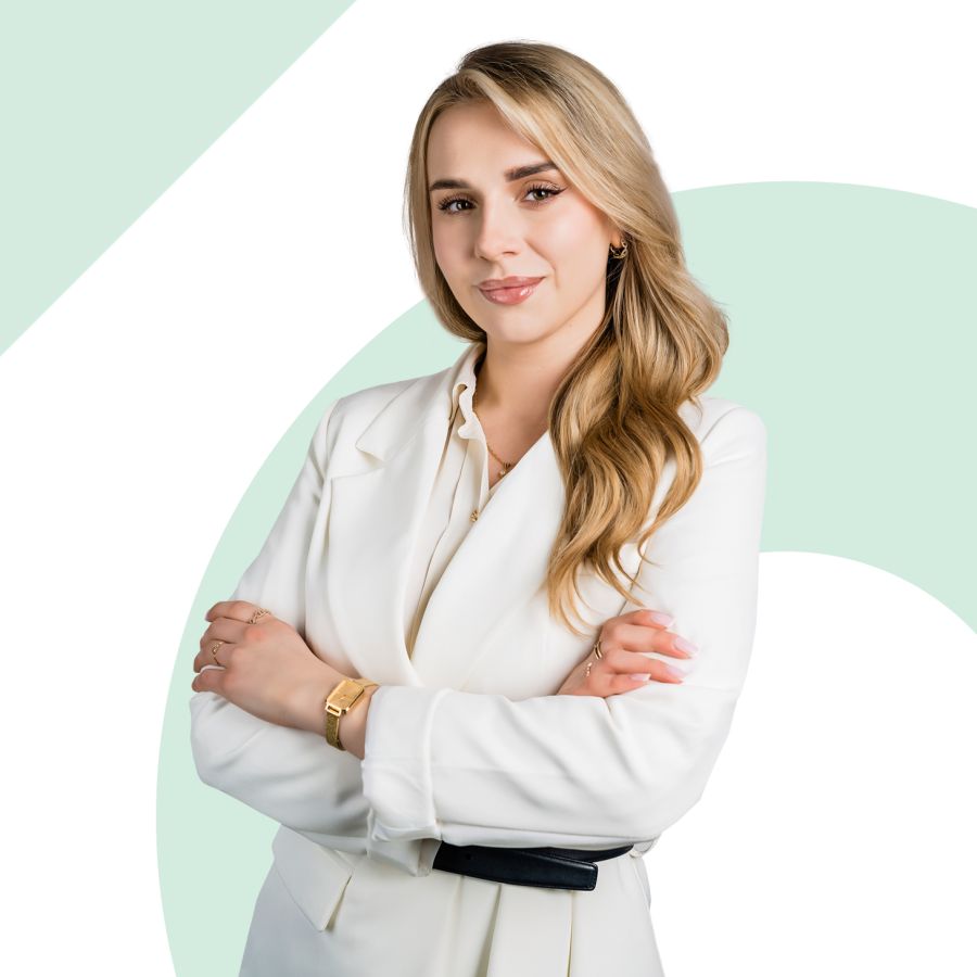 Wiktoria Regucka - real estate agent homfi Cracow